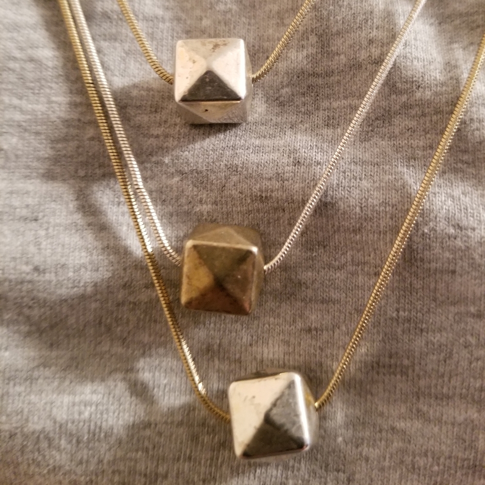 Lia sophia necklace